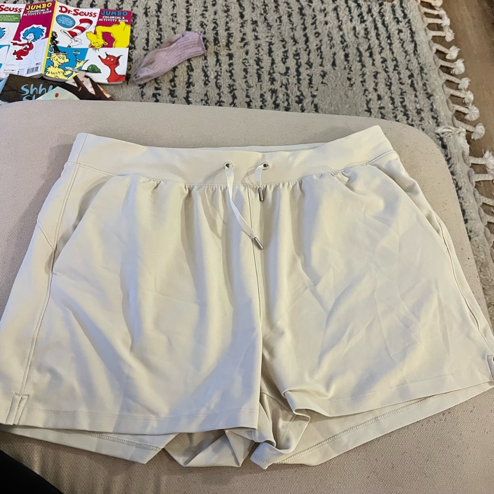 Old Navy Women's Light Cream Athletic Shorts